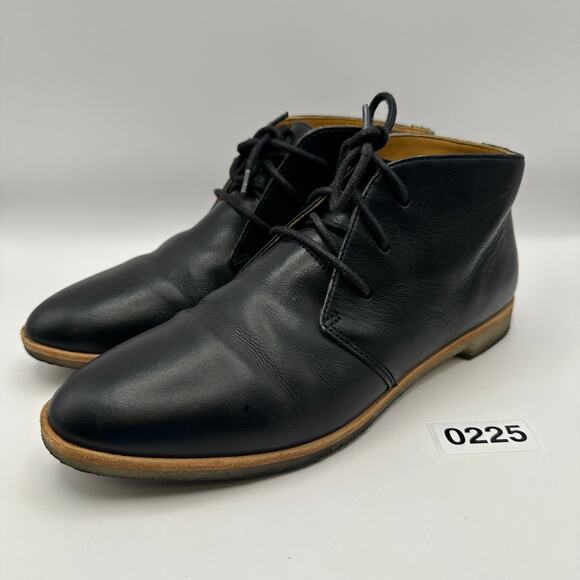 Clarks Women's 7.5 Leather Boot Gum bottom Black Leather - Picture 1 of 7